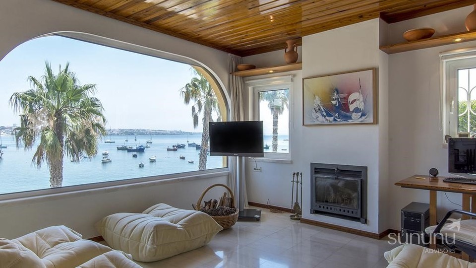apartment in historic Cascais with sea views