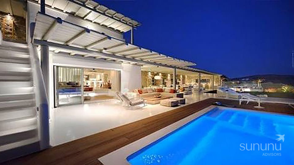 Exquisite 6-bedroom villa on prime property in Mykonos